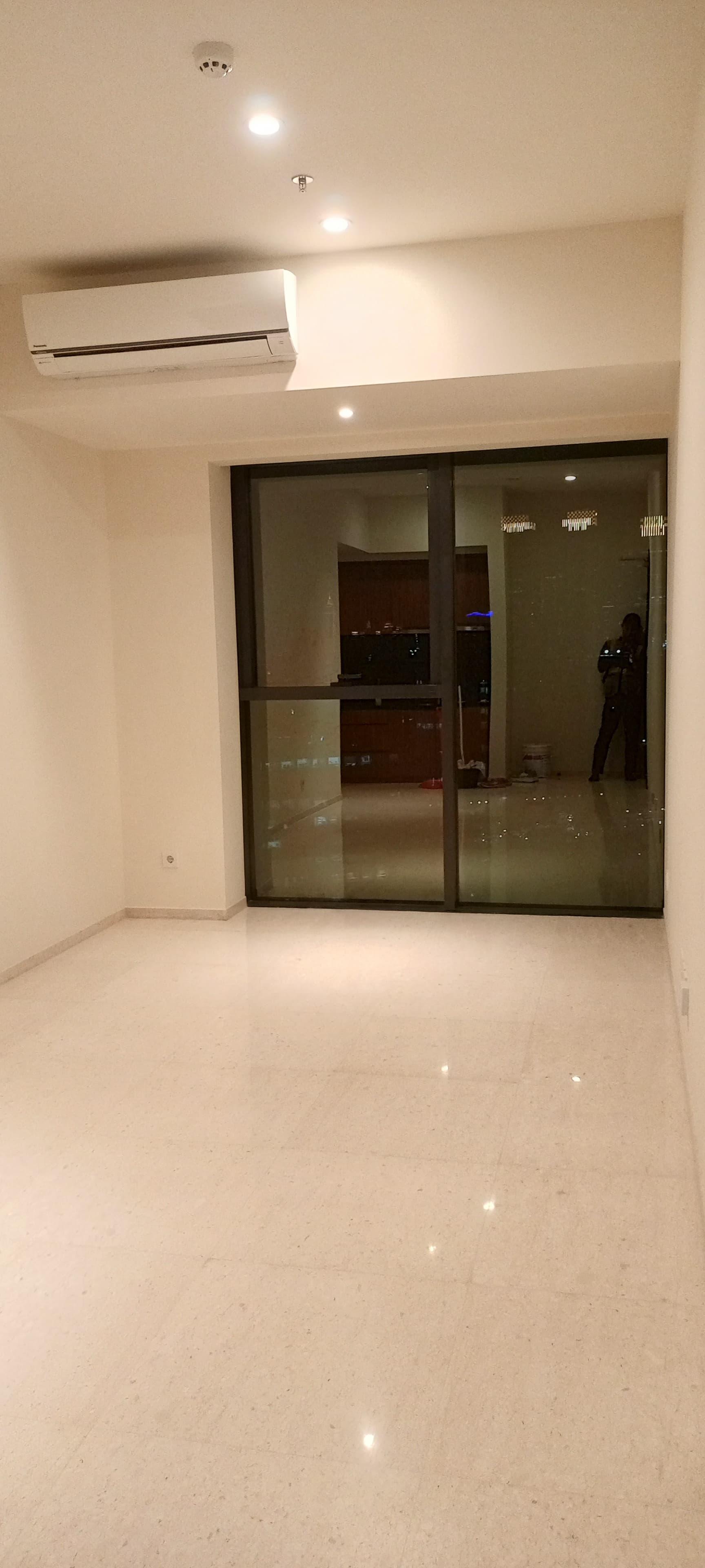 Interior living room Mega Kuningan oleh Nusa Utama Konstruksi